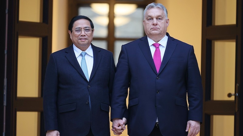 Премьер-министр Фам Минь Тьинь и Премьер-министр Венгрии Виктор Орбан. Фото: ВИА