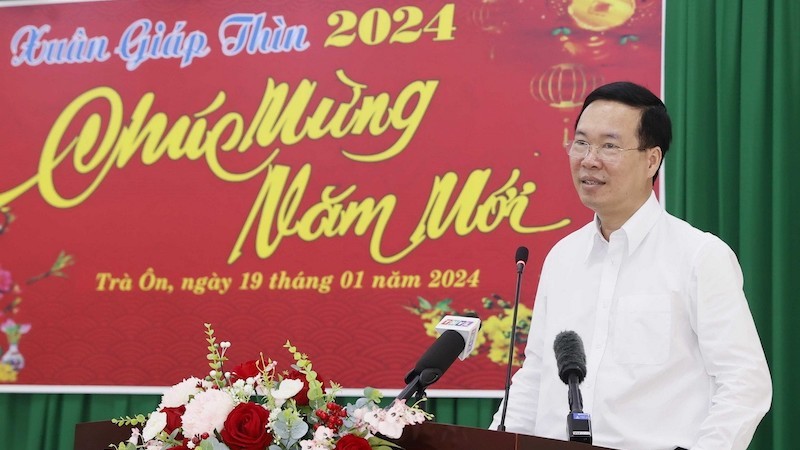 Президент Во Ван Тхыонг выступает перед жителями уезда Чаон. Фото: ВИА