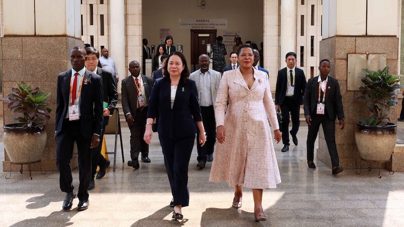 Вице-президент Во Тхи Ань Суан и Спикер Парламента Уганды Анитой Аннет Амонг. Фото: ВИА