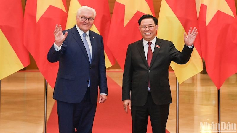 Председатель НС Выонг Динь Хюэ и Президент Германии Франк-Вальтер Штайнмайер. Фото: Зюи Линь