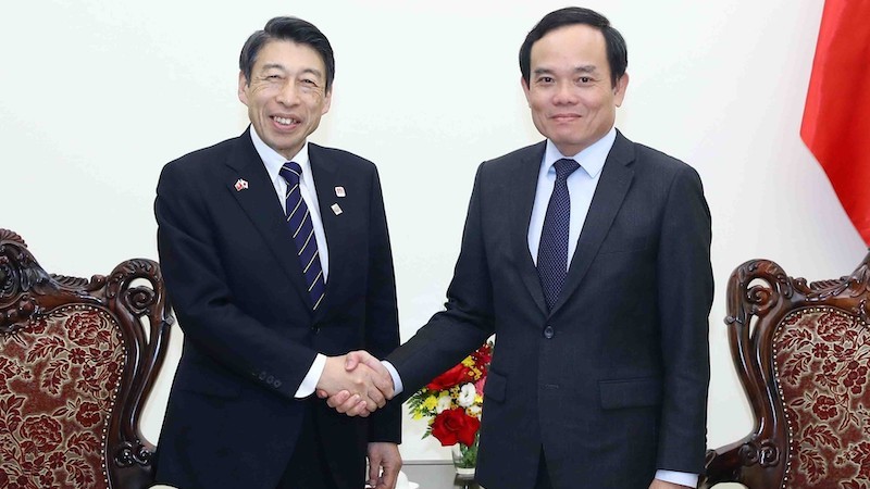 Вице-премьер Чан Лыу Куанг и губернатор префектуры Фукуока Хаттори Сэйтаро. Фото: ВИА