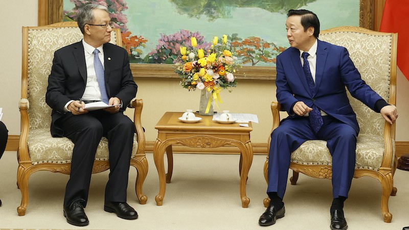 Вице-премьер Чан Хонг Ха и генеральный директор компании «China Power» Ван Бинь. Фото: VGP