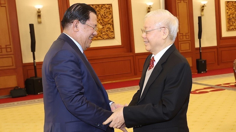 Генеральный секретарь ЦК КПВ Нгуен Фу Чонг и Председатель НПК Хун Сен. Фото: ВИА