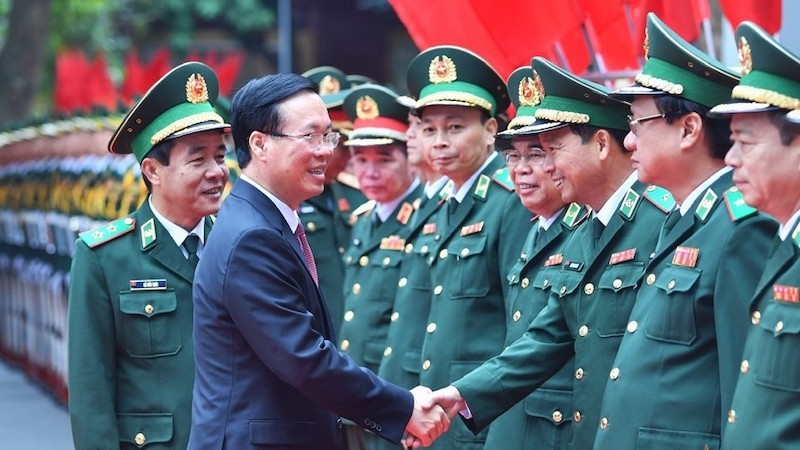 Президент Во Ван Тхыонг и руководители Командования пограничной службы.