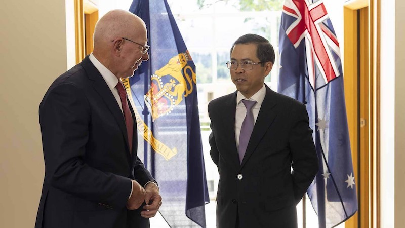 Генерал-губернатор Австралии Дэвид Херли принимает Посла Вьетнама в Австралии Фам Хунг Тама. Фото: baoquocte.vn