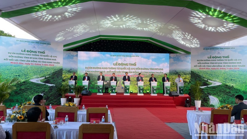 Церемонии закладки фундамента проекта дороги, соединяющей Кханьхоа с провинциями Ламдонг и Ниньтхуан.