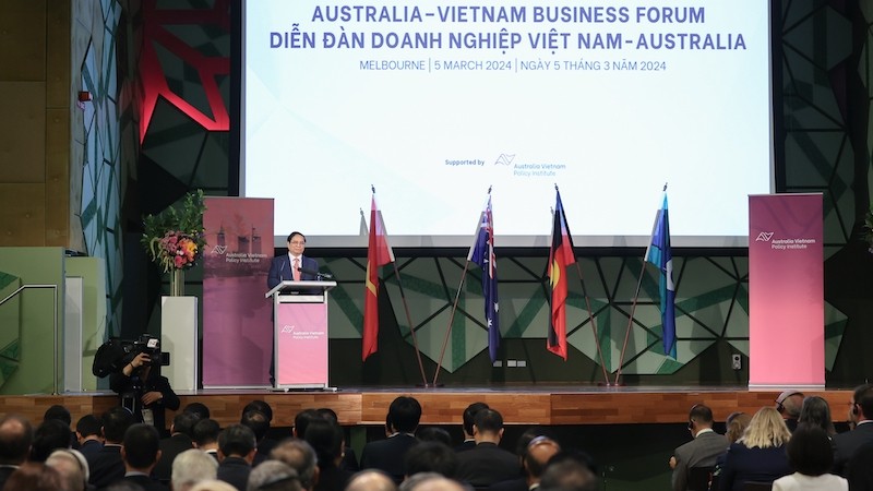 Премьер-министр Фам Минь Тьинь выступает на бизнес-форуме Вьетнам-Австралия. Фото: VGP