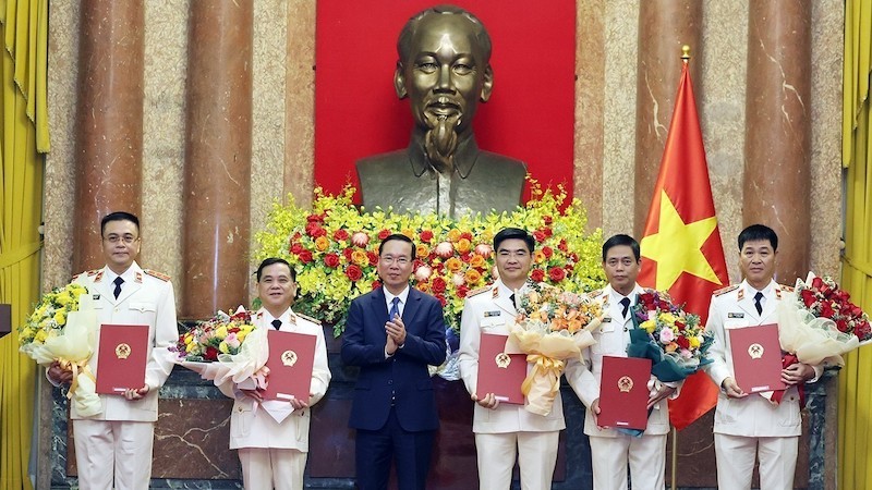 Президент Во Ван Тхыонг и новые Верховной народной прокуратуры. Фото: ВИА