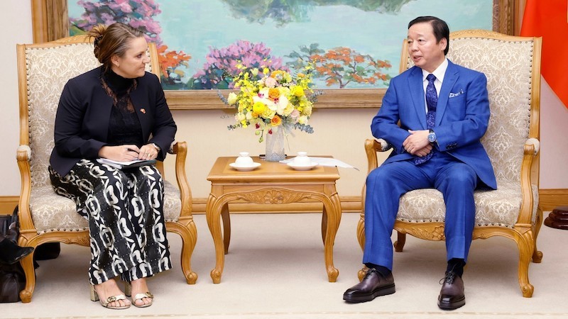 Вице-премьер Чан Хонг Ха и Временный поверенный в делах Дании во Вьетнаме Метте Экерот. Фото: ВИА