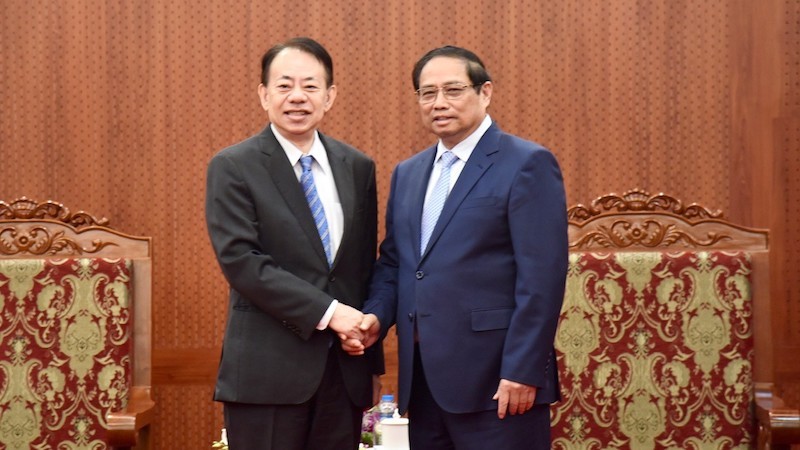Премьер-министр Фам Минь Тьинь и Президент Азиатского банка развития Масацугу Асакава. Фото: Чан Хай