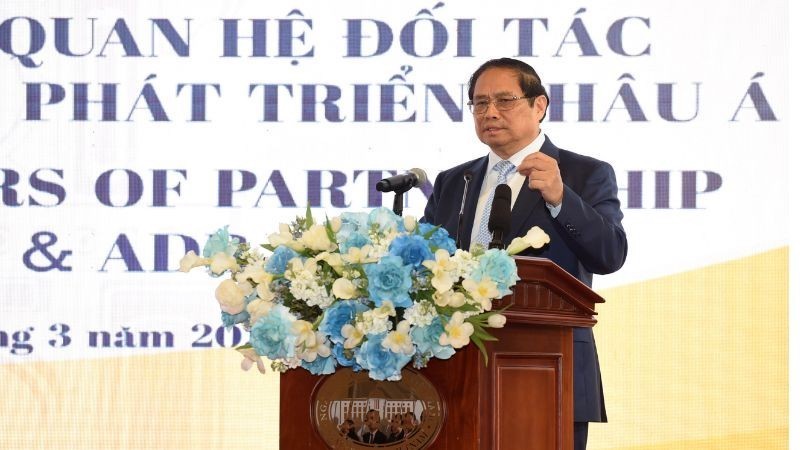 Премьер-министр Фам Минь Тьинь выступает на церемонии. Фото: Чан Хай