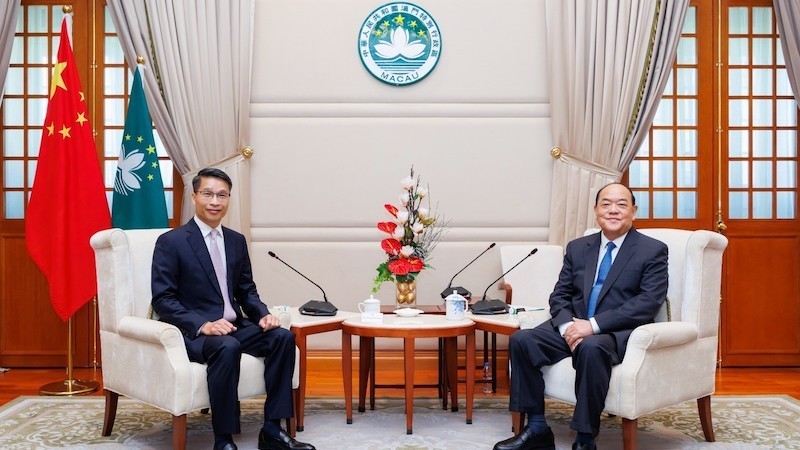 Генеральный консул Вьетнама в Гонконге и Макао Фам Бинь Дам и Глава администрации специального административного района Макао Хо Ят Сен. Фото: ВИА