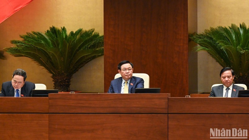 Председатель НС Выонг Динь Хюэ и Заместители председателей НС на конференции. Фото: Зюи Линь