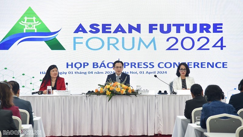 Замминистра иностранных дел До Хунг Вьет выступает на пресс-конференции. Фото: baoquocte.vn