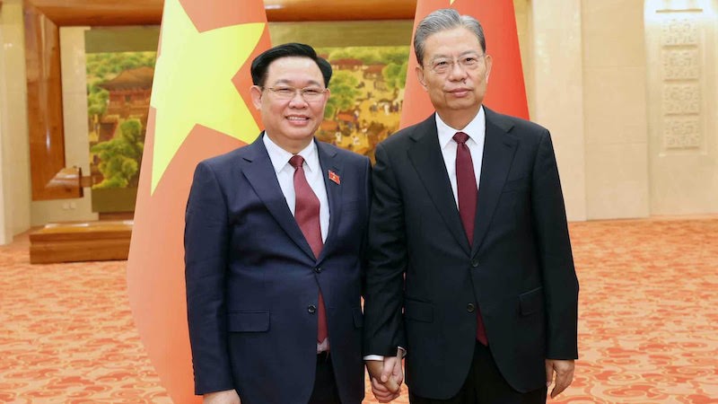 Председатель НС Выонг Динь Хюэ и Председатель ПК ВСНП Чжао Лэцзи. Фото: quochoi.vn