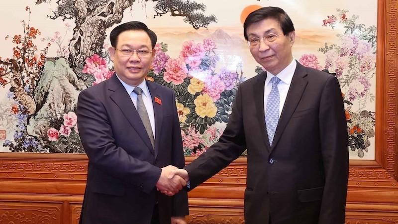 Председатель НС Выонг Динь Хюэ и Председатель НПКСК Ван Хунин. Фото: ВИА