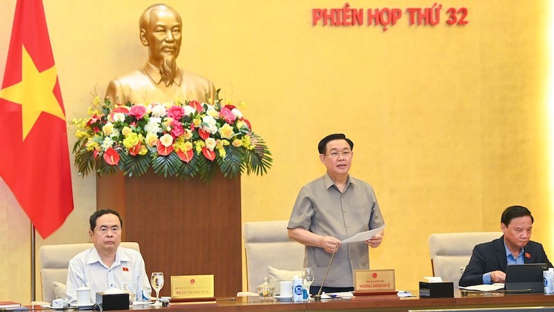Председателя НС Выонг Динь Хюэ выступает на открытии заседания. Фото: Зюи Линь