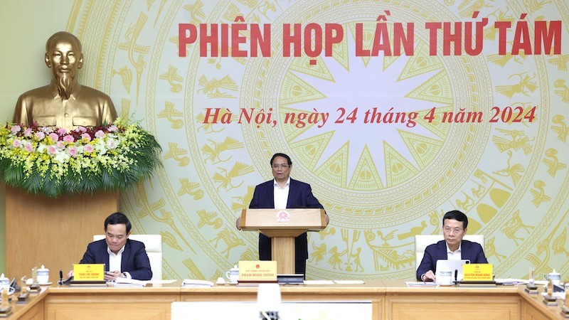 Премьер-министр Фам Минь Тьинь выступает на заседании. Фото: Чан Хай