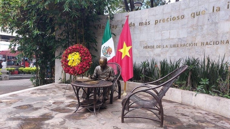Памятник Президенту Хо Ши Мину в Мехико. Фото: ВИА