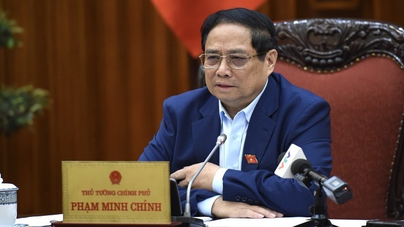 Премьер-министр Фам Минь Тьинь выступает на заседании.