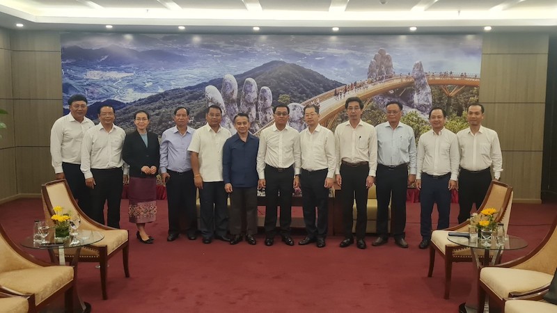 Руководители города Дананга и члены делегации провинции Секонг