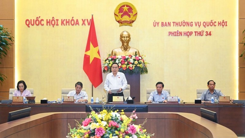 Председатель НС Чан Тхань Ман выступает на закрытии заседания. Фото: Зюи Линь
