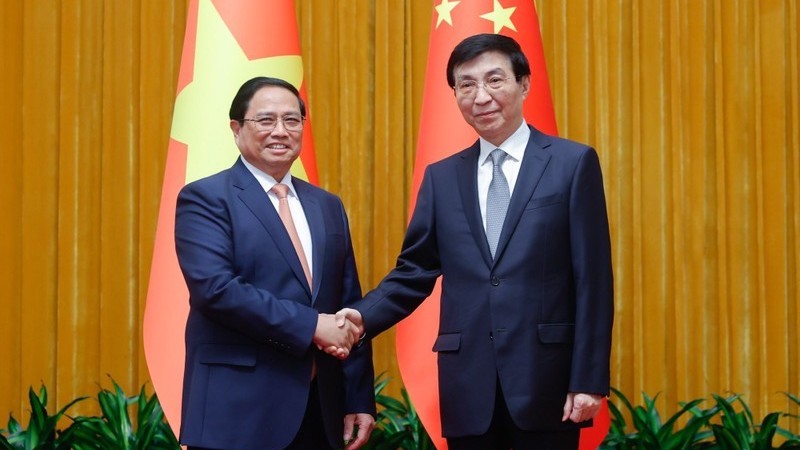 Премьер-министр Фам Минь Тьинь и Председатель Народного политического консультативного совета Китая Ван Хунин. Фото: Нят Бак