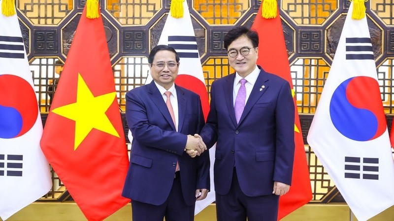 Премьер-министр Фам Минь Тьинь и Председатель НС Республики Корея У Вон Сик. Фото: Нят Бак