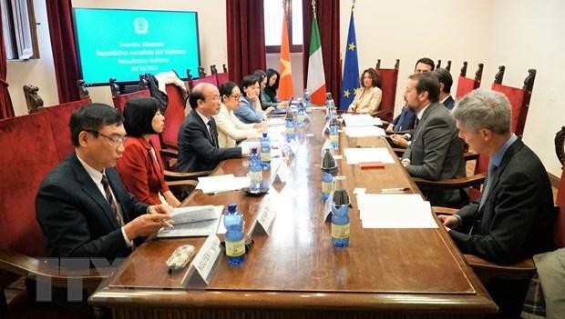 Общий вид встречи между делегацией Министерства юстиции Вьетнама и Национальным судебным советом Италии. Фото: VNA