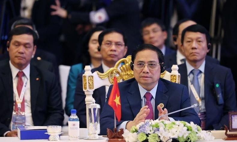 Премьер-министр Вьетнама Фам Минь Тьинь выступает на саммите АСЕАН+3. 