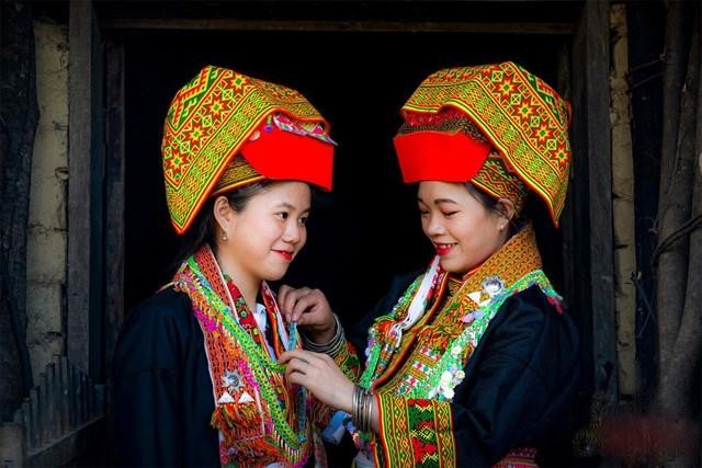 Костюмы представителей этнических меньшинств в Лангшоне представляют собой уникальное традиционное культурное наследие. Фото: daidoanket.vn