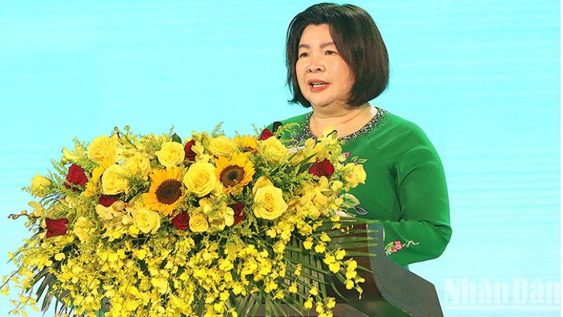 Зампредседателя Центрального правления Союза вьетнамских крестьян Као Суан Тху Ван выступает на церемонии открытия. Фото: ВИА