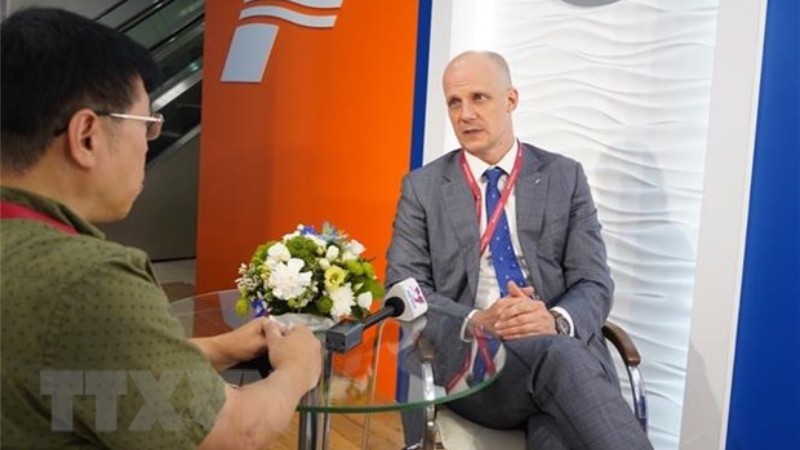 Вице-президент по линейно-логистическому дивизиону транспортной группы «FESCO» Герман Маслов дает интервью. Фото: ВИА