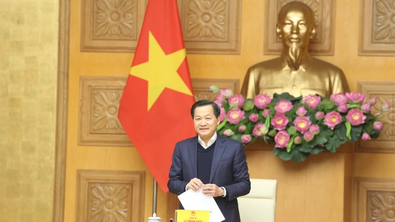 Вице-премьер Ле Минь Кхай выступает с речью. Фото: VGP