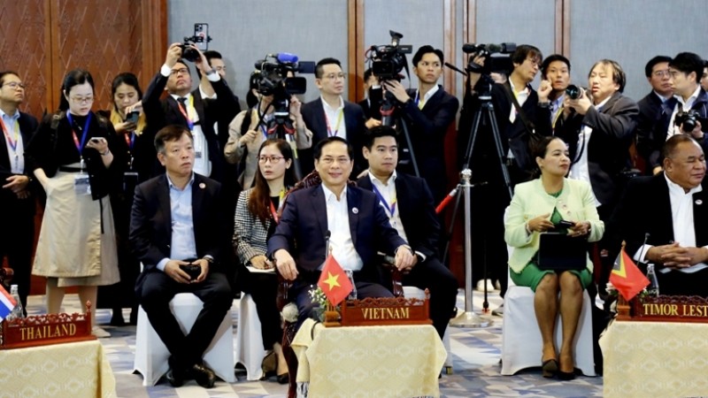 Министр Буй Тхань Шон на Совещании. Фото: dangcongsan.vn