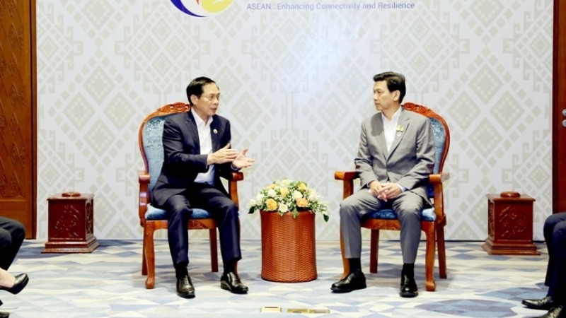 Министр иностранных дел Буй Тхань Шон (слева) и Вице-премьер, Министр иностранных дел Таиланда Парнпри Бахиддха-Нукара. Фото: ВИА