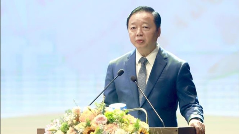 Вице-премьер Чан Хонг Ха выступает с речью на конференции. Фото: ВИА