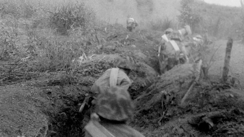 После прекращения артиллерийского огня наши солдаты воспользовались преимуществом местности, чтобы продвинуться вплотную к позициям противника на холме Химлам и уничтожить их 13 марта 1954 года – в день открытия операции. Фото: ВИА
