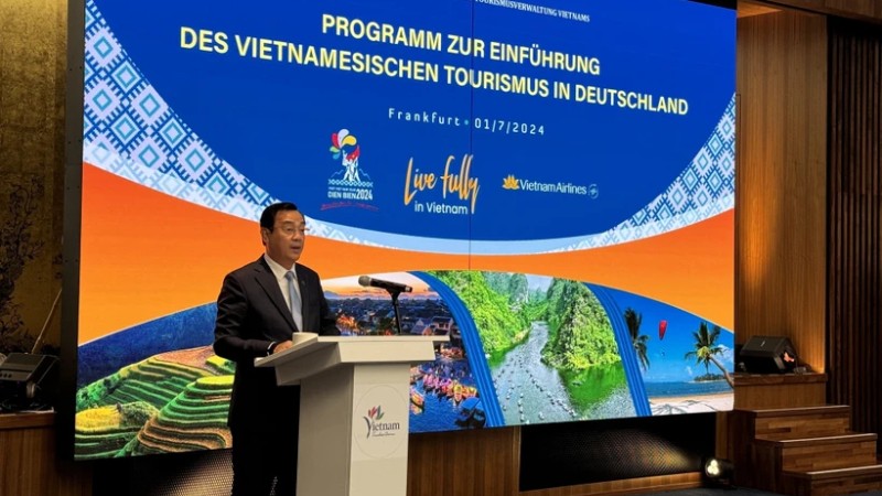 Директор Национального управления туризма Вьетнама Нгуен Чунг Кхань выступает на программе. Фото: ВИА