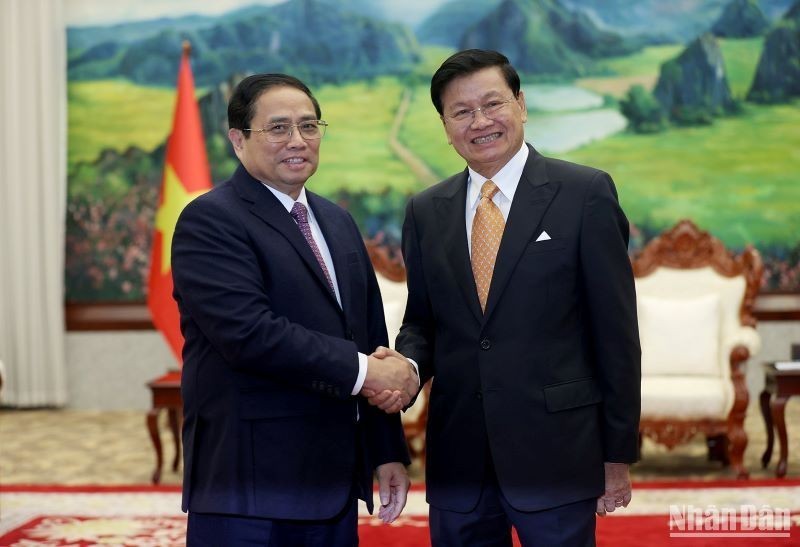 Премьер-министр Фам Минь Тьинь и Генеральный секретарь ЦК НРПЛ, Президент Лаоса Тхонглун Сисулит. Фото: Нят Бак