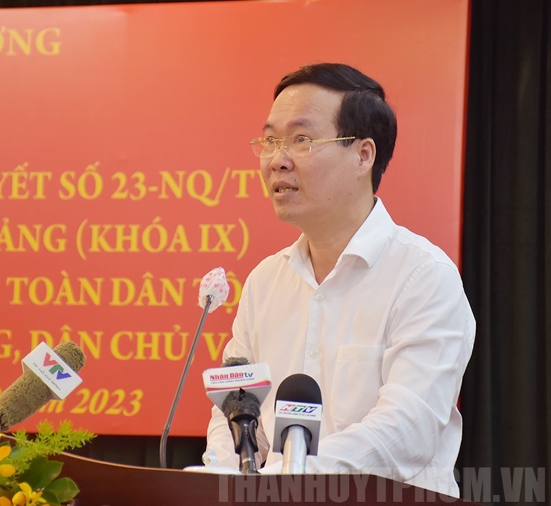 Товарищ Во Ван Тхыонг выступает на семинаре. Фото: hcmcpv.org.vn