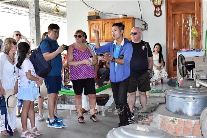 Иностранные туристы посещают Бариа-Вунгтау. Фото: ВИА