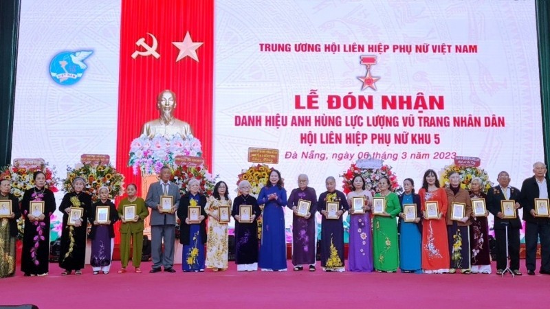 Союз вьетнамских женщин проделал успешную работу по объединению женщин на фронте в провинциях 5-го округа для национального освобождения и воссоединения страны.
