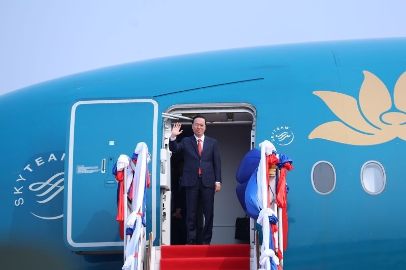 Президент Во Ван Тхыонг прибыл в международный аэропорт Ваттай.