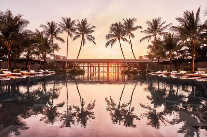 Главный бассейн на курорте «Regent Phu Quoc». Фото: Travel+Leisure