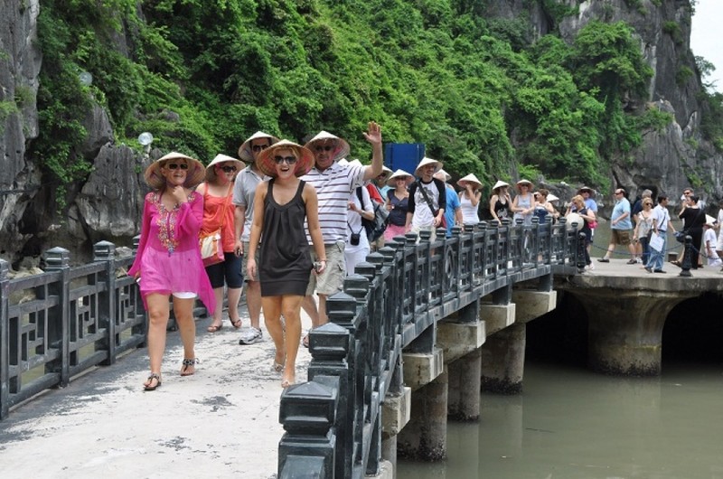 В апреле 2023 года во Вьетнам прибыло более 984 тыс. иностранных туристов. Фото: baoquocte.vn