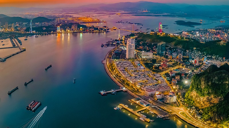 Вид на город Халонг. Фото: vietnamplus.vn