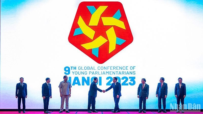Официальная церемония объявления логотипа и сайта 9-й глобальной конференции молодых парламентариев. Фото: Зюи Линь 