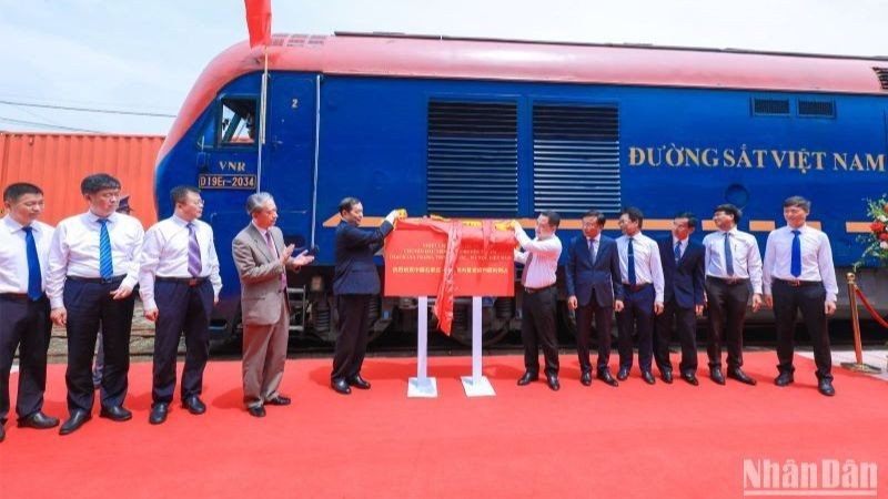 Церемония приема первого грузового поезда по маршруту Шицзячжуан (Китай) - Йенвьен (Вьетнам).