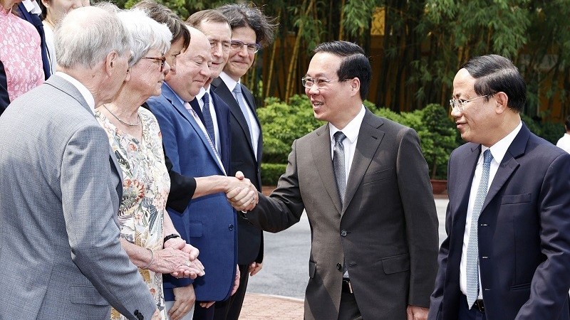 Президент Во Ван Тхыонг на встрече с международными учеными. Фото: ВИА